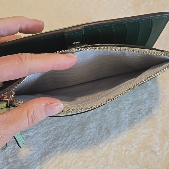 EUC Kate Spade New York Pebbled Leather Knott Colorblock Green With Wallet - Picture 13 of 15